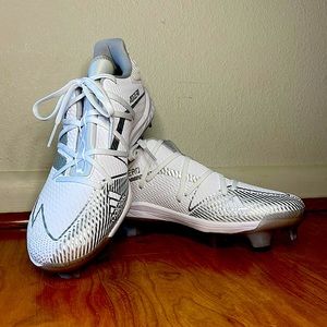 Men’s baseball molded cleats - SOLD